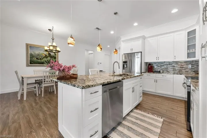 833  109th N AVE, Naples, FL 34108