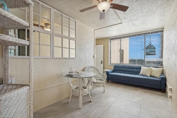Foyer/Flex Room