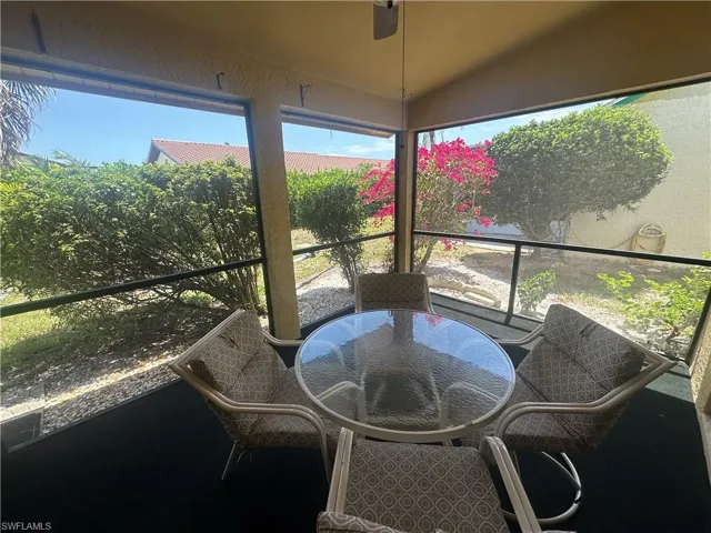 Sunroom / solarium with vaulted ceiling