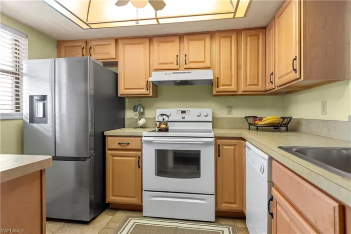 Kitchen with plenty of cabinets