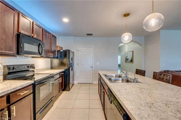 3438 Manati, CAPE CORAL FL 33909
