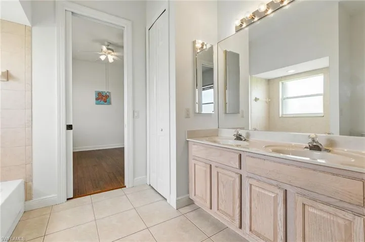 9101  Kings Cove  CT, Fort Myers, FL 33967