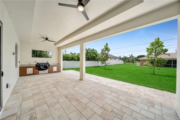 View of patio / terrace with ceiling fan