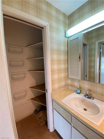 Bathroom 3, located in bedroom 4