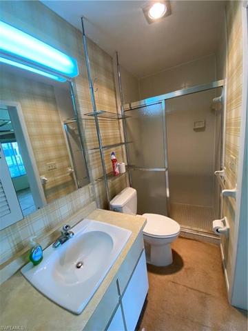 Bathroom 3, located in bedroom 4