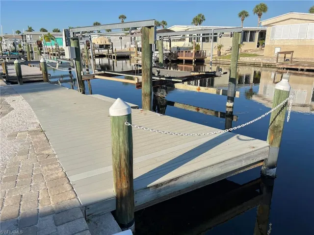Composite Dock with pavers