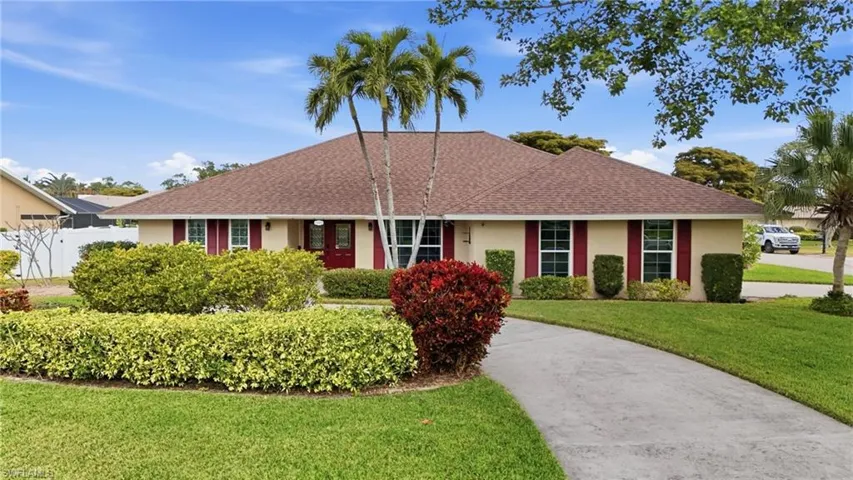 Single story home featuring roof with shingles and stucco siding