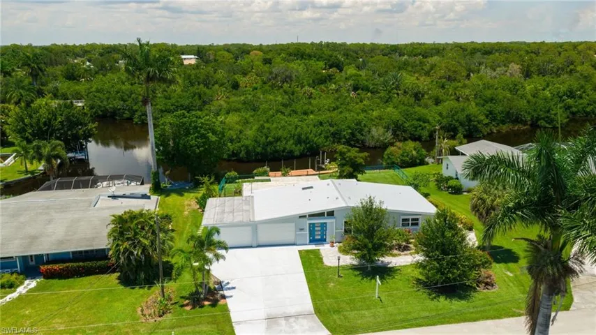 1729 Club House Rd, North Fort Myers, Florida 33917