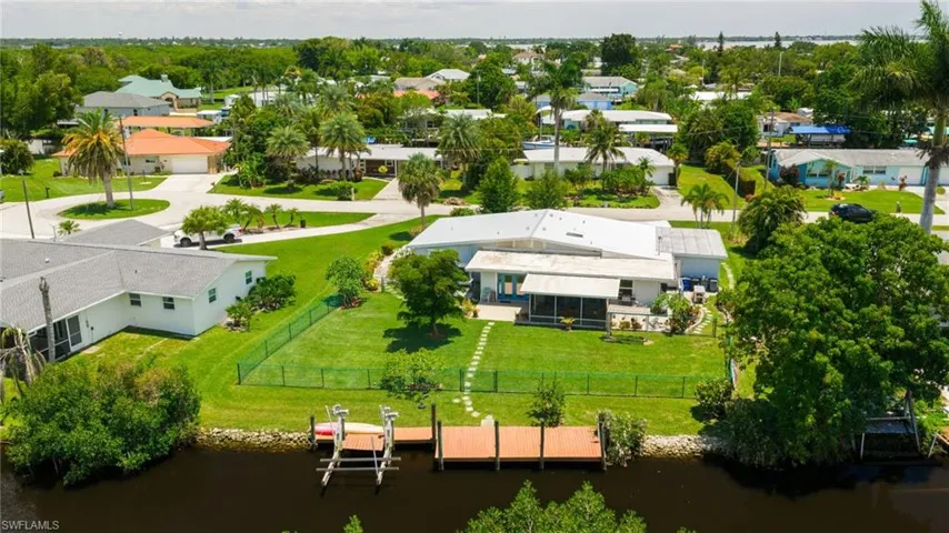 1729 Club House Rd, North Fort Myers, Florida 33917