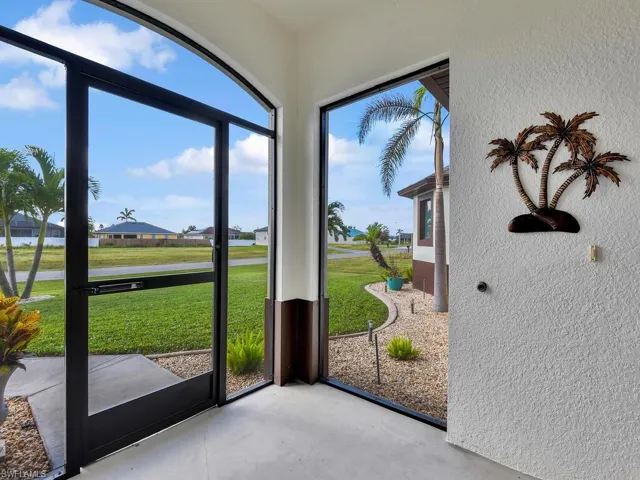 Screened Front Entry