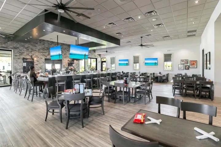 Restaurant & Bar
