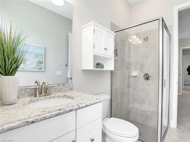 Pool Bath / Ensuite