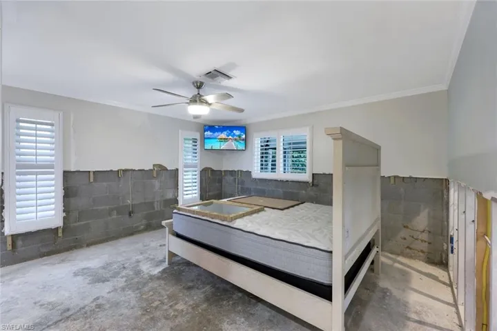 Second bedroom with en suite bathroom.