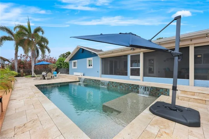 You will LOVE spending your Florida winter days sunbathing on this large sun shelf!