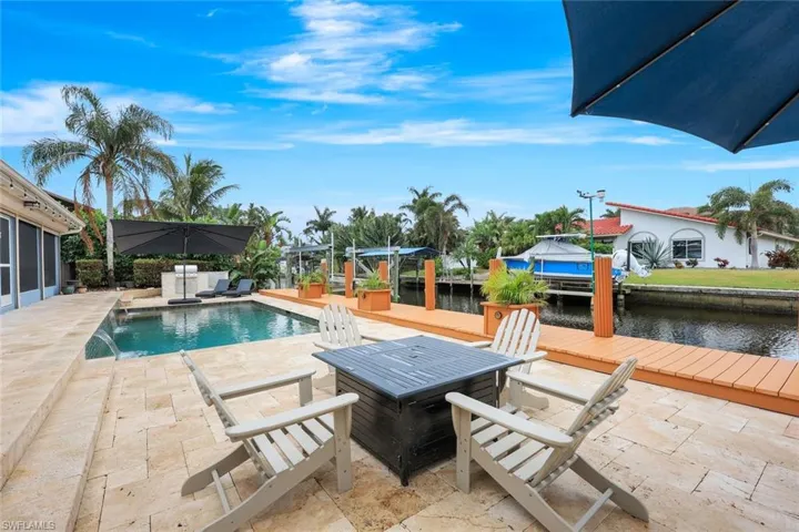 Welcome to your outdoor oasis! The perfect space for you to enjoy all that Southwest Florida has to offer!
