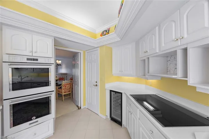 70  Seagate  DR, Naples, FL 34103