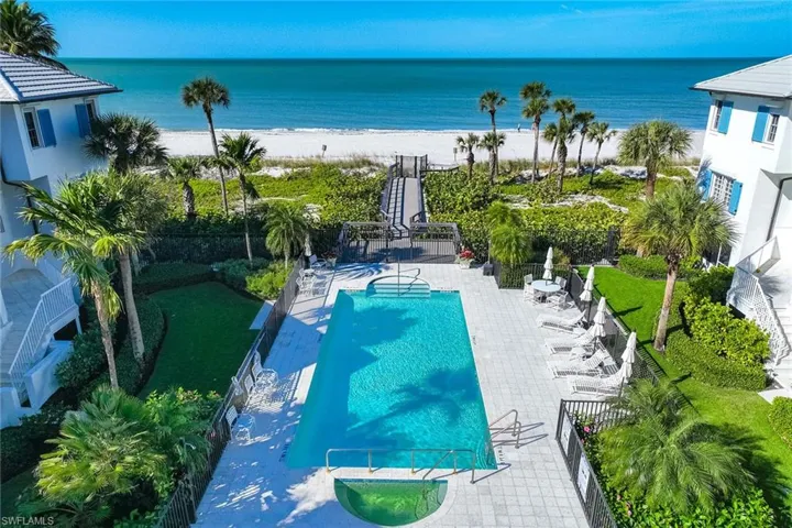 70  Seagate  DR, Naples, FL 34103