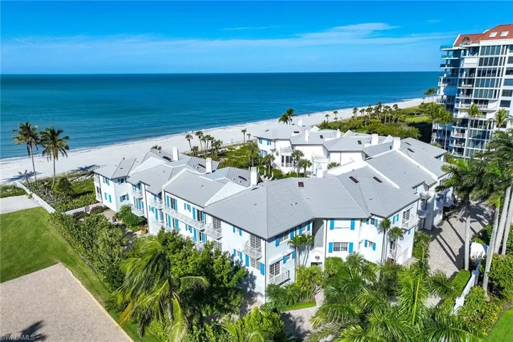 70  Seagate  DR, Naples, FL 34103