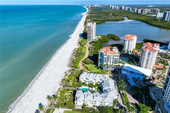 70  Seagate  DR, Naples, FL 34103