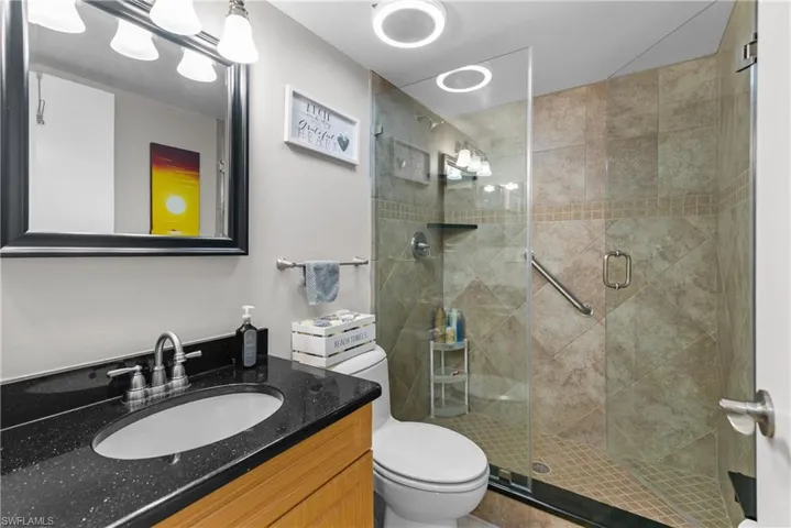 En suite guest bath