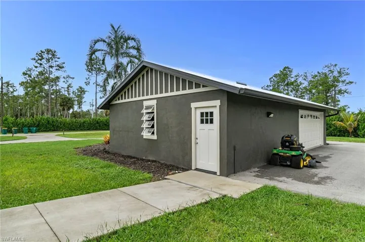 Garage/Warehouse