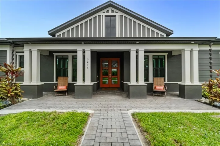 Stunning Entrance to home