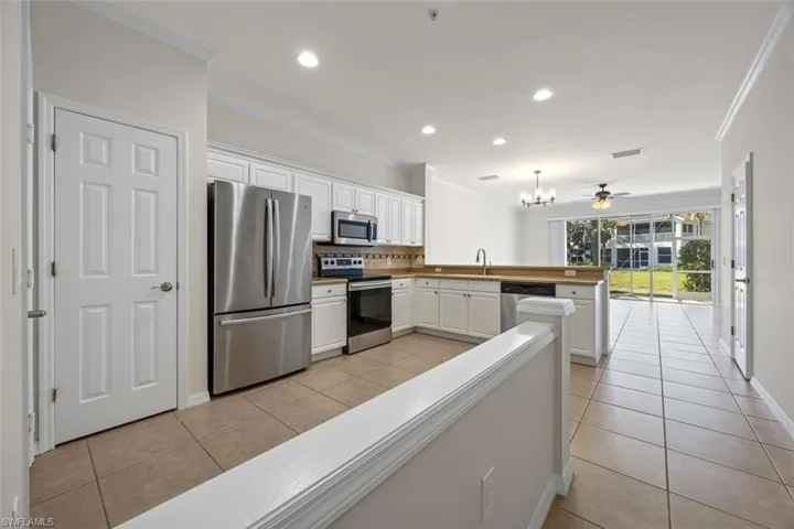 1260  Oxford  LN, Naples, FL 34105