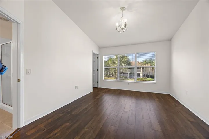 1260  Oxford  LN, Naples, FL 34105