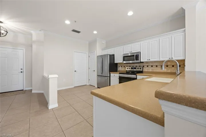 1260  Oxford  LN, Naples, FL 34105