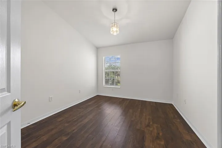 1260  Oxford  LN, Naples, FL 34105