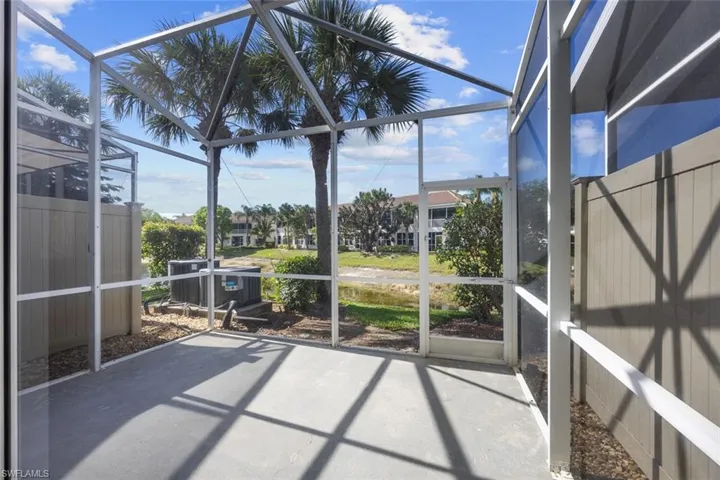 1260  Oxford  LN, Naples, FL 34105
