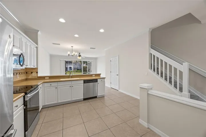 1260  Oxford  LN, Naples, FL 34105