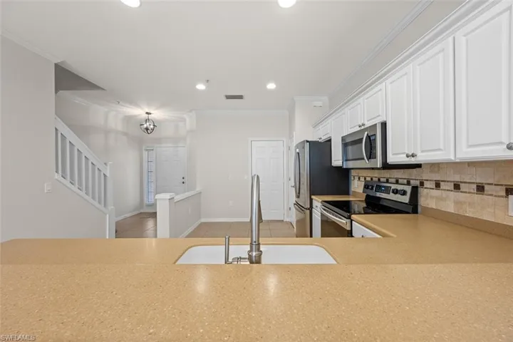 1260  Oxford  LN, Naples, FL 34105