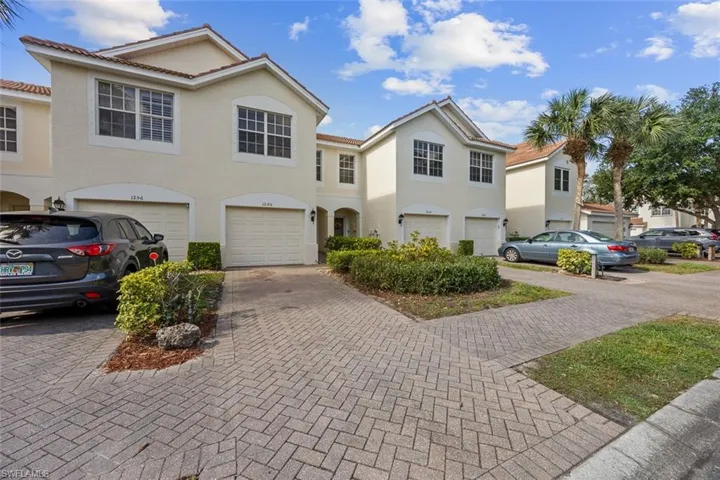 1260  Oxford  LN, Naples, FL 34105