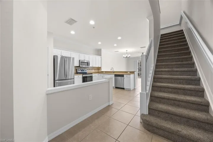 1260  Oxford  LN, Naples, FL 34105