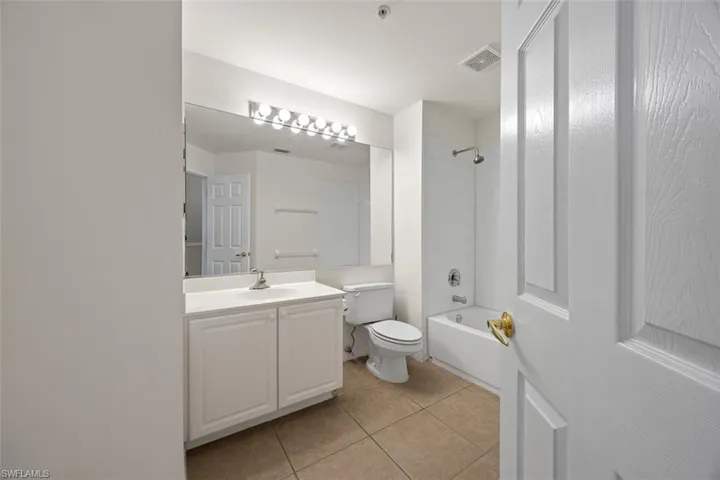 1260  Oxford  LN, Naples, FL 34105
