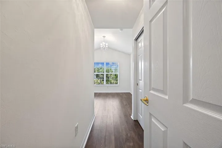 1260  Oxford  LN, Naples, FL 34105