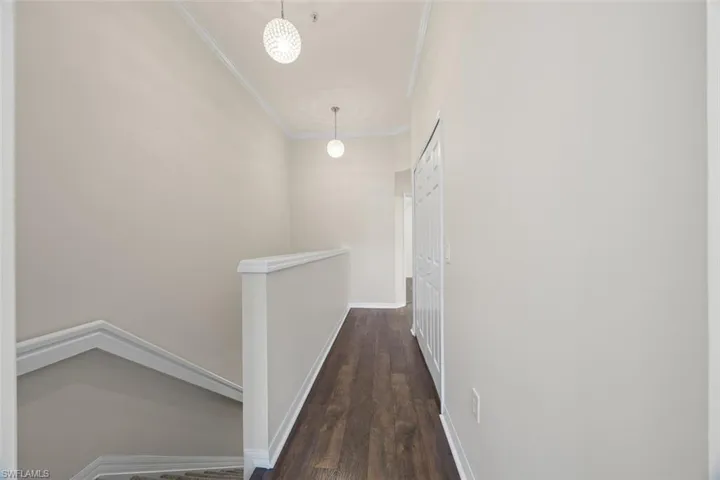 1260  Oxford  LN, Naples, FL 34105