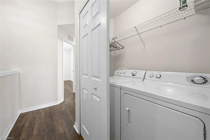 1260  Oxford  LN, Naples, FL 34105