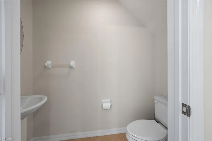 1260  Oxford  LN, Naples, FL 34105