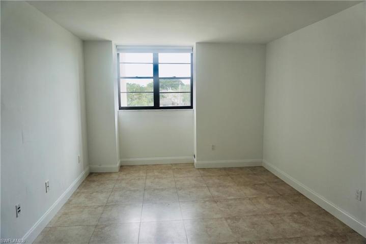 10525 SW 112  AVE, Miami, FL 33176