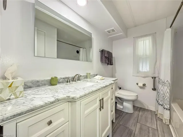 New Guest Bathroom with Tub/Shower