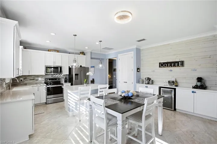 Open concept kitchen/dining