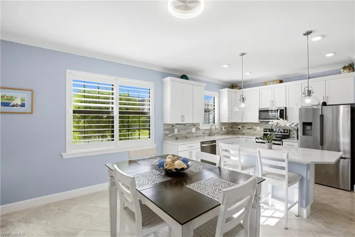 Open concept kitchen/dining