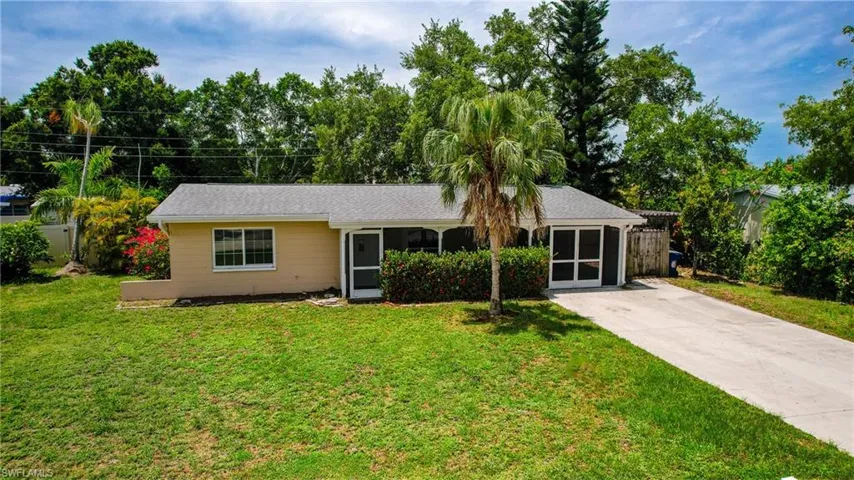 Single story home with a front yard