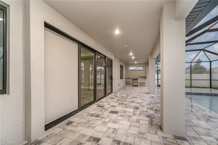 Beautiful large under truss lanai.