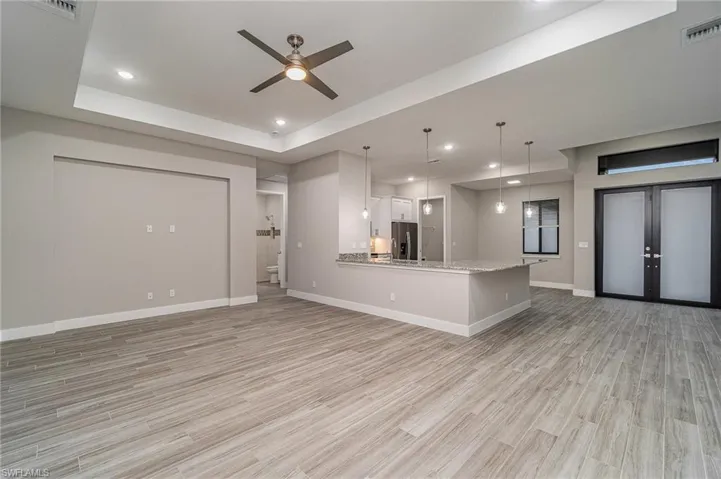 Large tray ceiling in the living room.