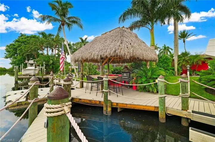 12x16 ft.custom Tiki bar Electric and WIFI Led color changing lights