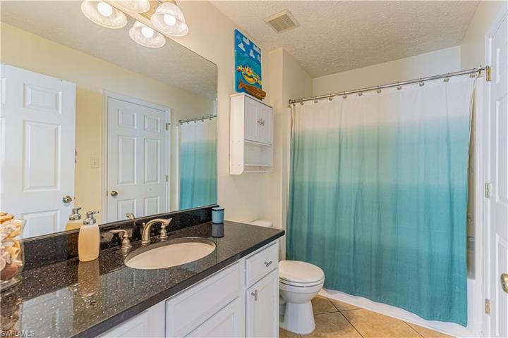 470  Leawood  CIR, Naples, FL 34104