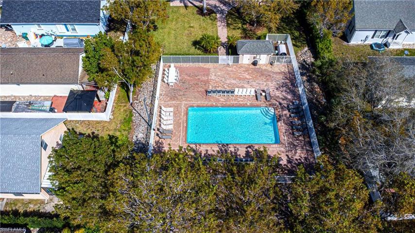 470  Leawood  CIR, Naples, FL 34104